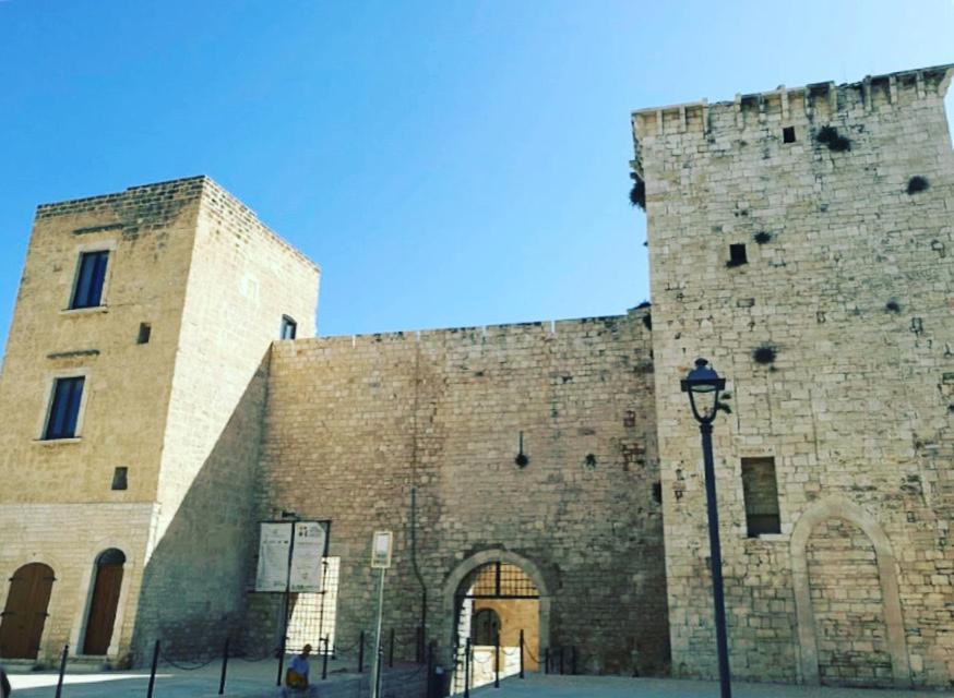 La Torretta Di Gigi - Soggiorno In Torre Medievale Bisceglie Exterior foto