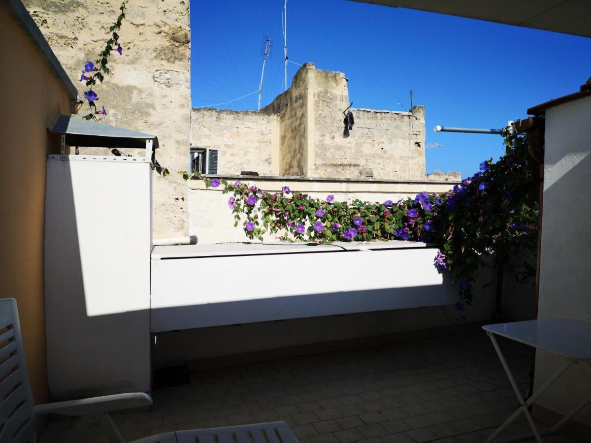 La Torretta Di Gigi - Soggiorno In Torre Medievale Bisceglie Exterior foto